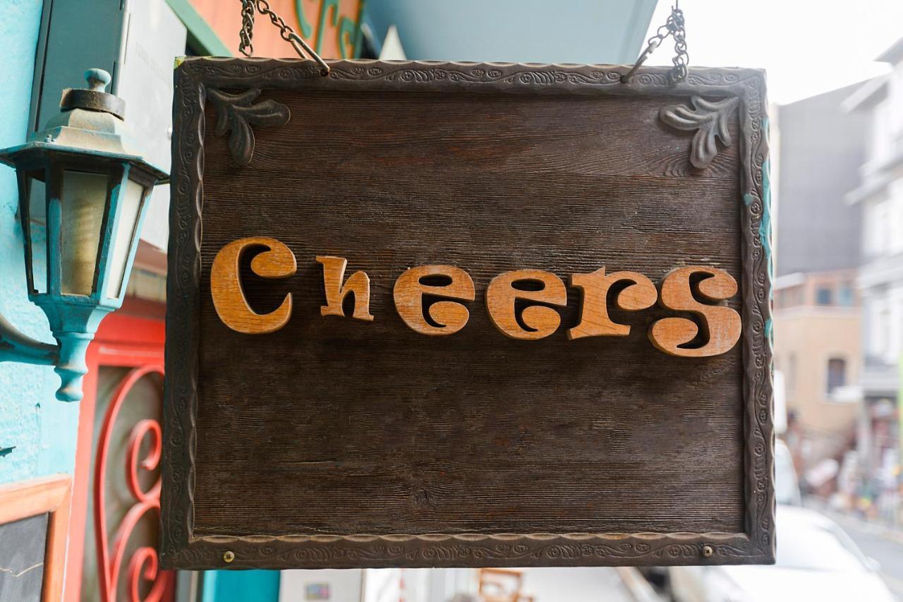 Cheers Vintage Hostel イスタンブール エクステリア 写真 Cheers sign