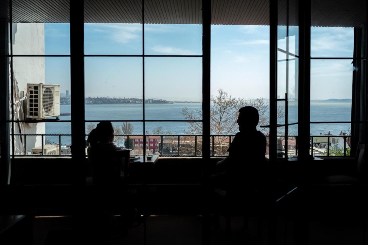 Cheers Vintage Hostel イスタンブール エクステリア 写真 View from the library