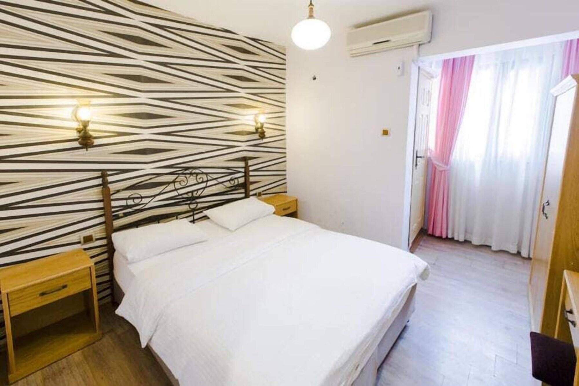 Cheers Vintage Hostel イスタンブール エクステリア 写真 A bedroom in a hotel