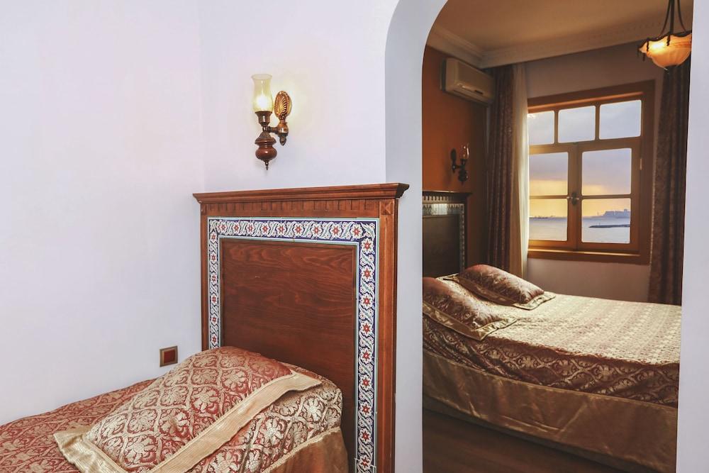 Cheers Vintage Hostel イスタンブール エクステリア 写真 A room at the hotel