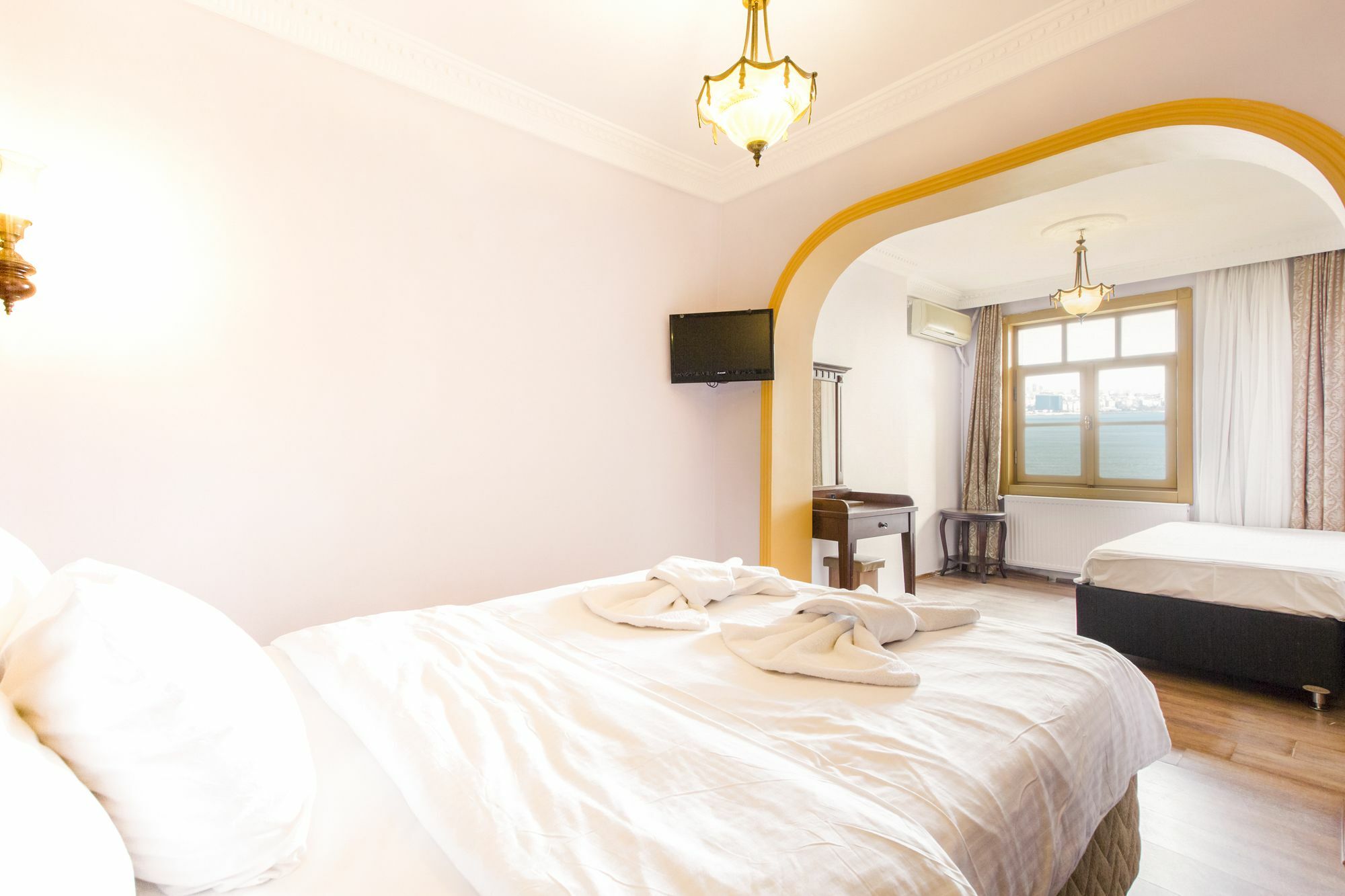 Cheers Vintage Hostel イスタンブール エクステリア 写真 A room at the hotel