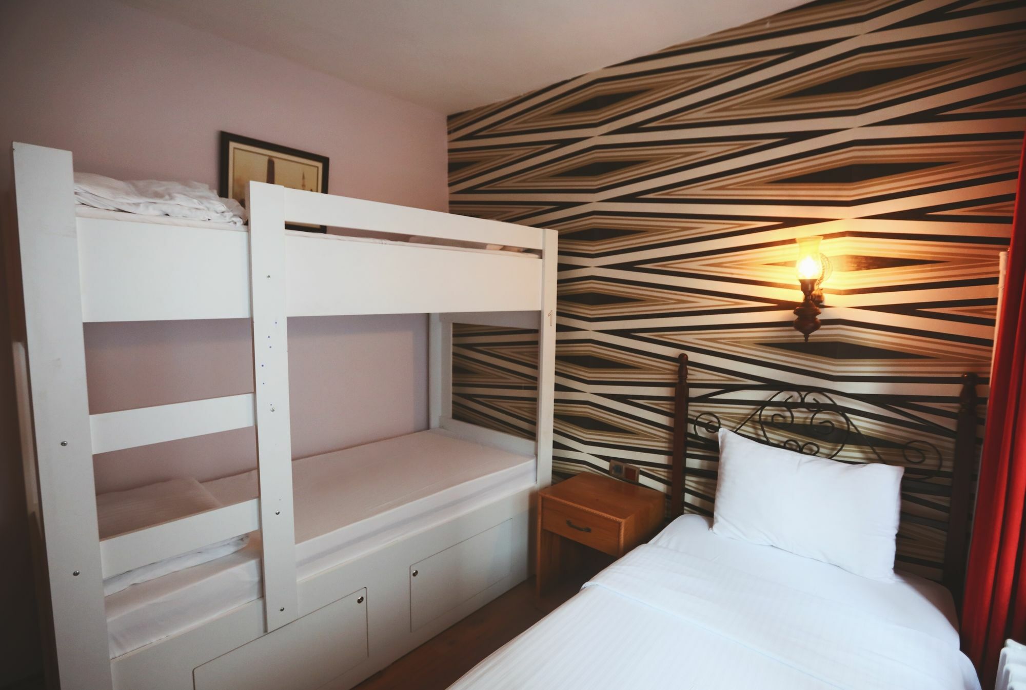 Cheers Vintage Hostel イスタンブール エクステリア 写真 A bunk bed in a hotel room