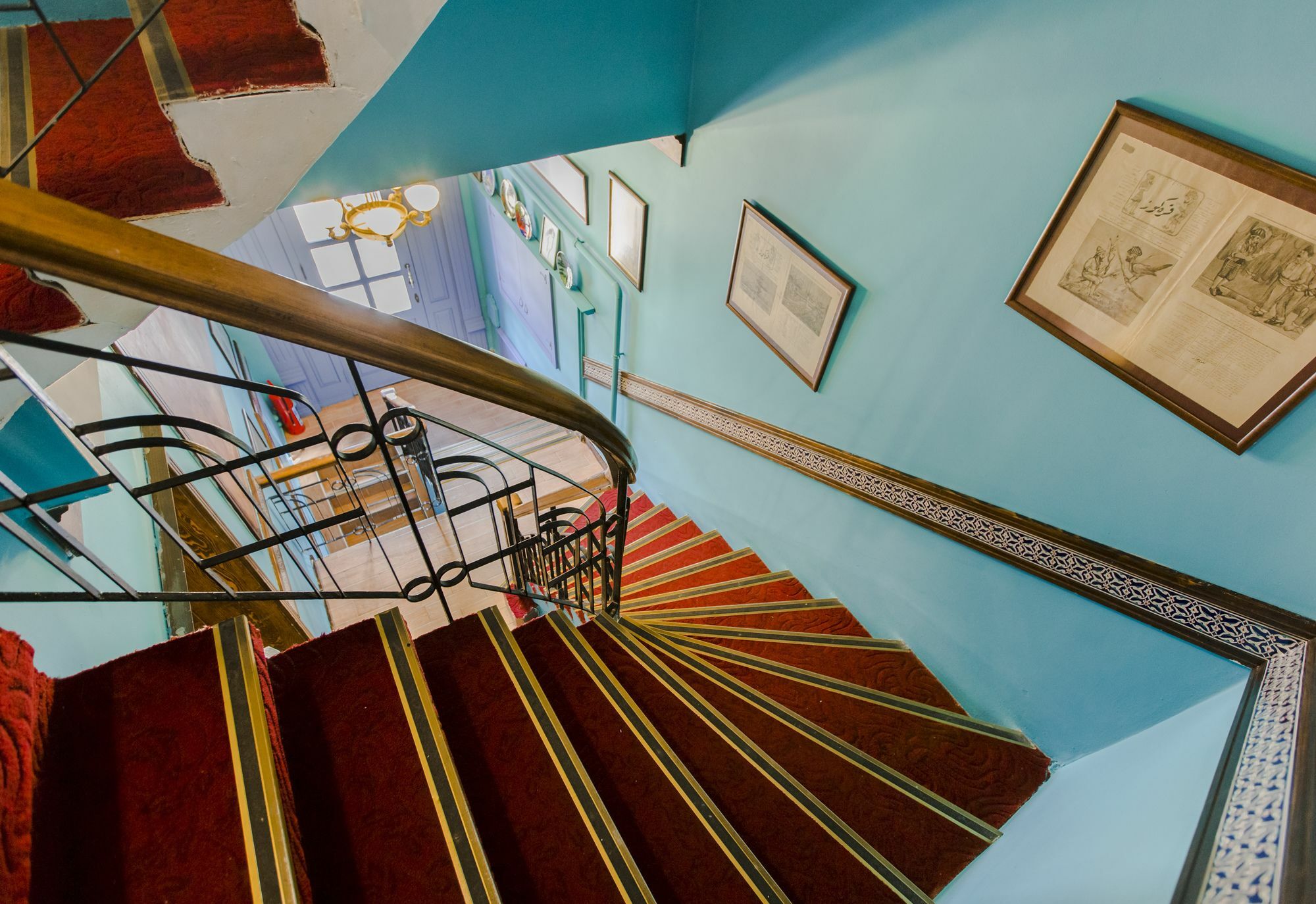 Cheers Vintage Hostel イスタンブール エクステリア 写真 Staircase